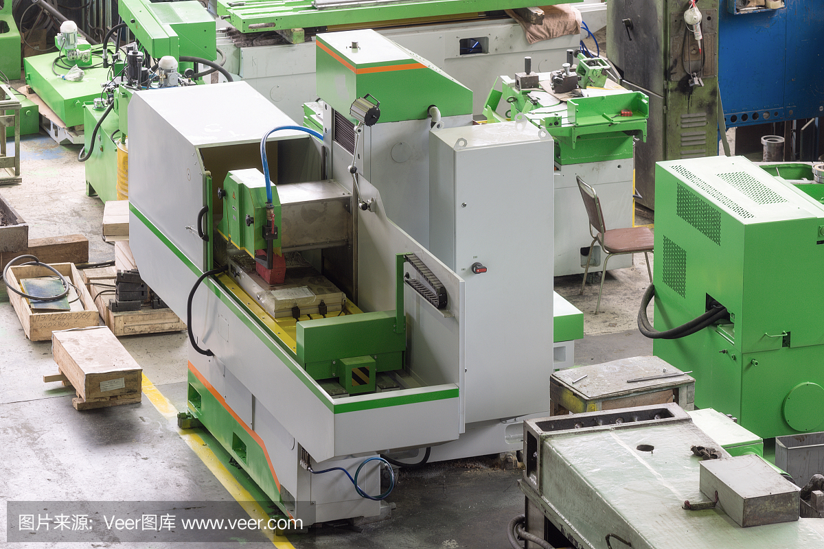現代化車間的新型金屬加工機械